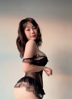 Roxanne - escort in Hanoi Photo 3 of 7