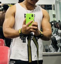 Roxi - Male escort in Abu Dhabi