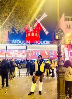 Roxy Asian - Transsexual escort in Paris Photo 29 of 30