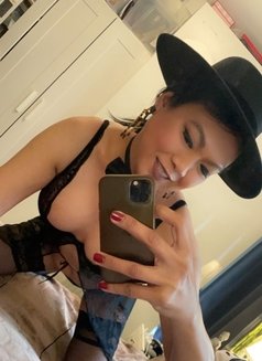 Roxy Asian - Transsexual escort in Paris Photo 21 of 30