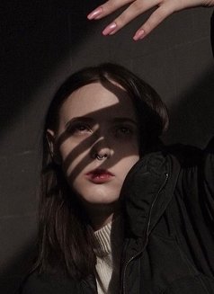 Roxy - puta in Dubai Photo 5 of 19