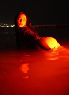 Roxy - puta in Dubai Photo 10 of 19