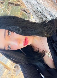 Roxy - puta in Dubai Photo 14 of 19