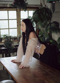 Roxy - puta in Dubai Photo 15 of 19