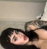 Roxy - escort in London