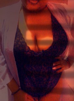 Roxylll - escort in Nairobi Photo 2 of 7