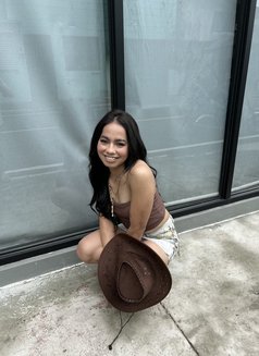 Roxyy - Transsexual escort in Manila Photo 2 of 5