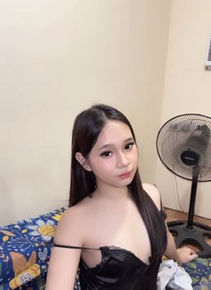 Roxyy - Transsexual escort in Manila Photo 2 of 4