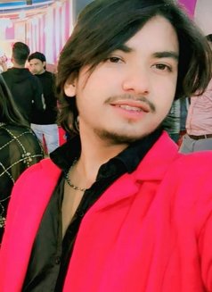 Roy - Male escort in New Delhi Photo 2 of 5