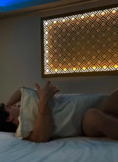 Roy XXXL - masseur in Dubai Photo 4 of 7