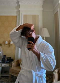 Roy XXXL - masseur in Dubai Photo 3 of 7