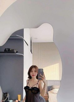 Roya - puta in Dubai Photo 2 of 5