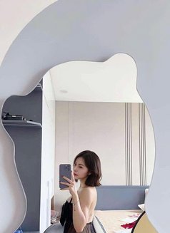 Roya - puta in Dubai Photo 4 of 5