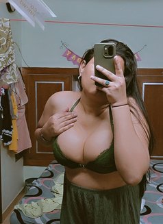 Royal Simmi - Transsexual escort in Gurgaon Photo 22 of 22