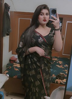 Royal Simmi - Transsexual escort in Surat Photo 18 of 22