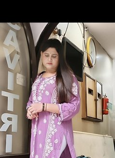 Royal Simmi - Transsexual escort in Surat Photo 19 of 22
