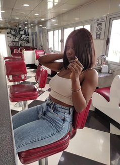 Royall - masseuse in Ikeja Photo 1 of 4