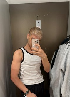 Roymassage - Male escort in Al Manama Photo 9 of 16