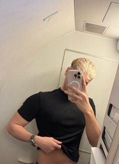 Roymassage - Male escort in Al Manama Photo 13 of 16