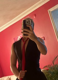 Roymassage - Male escort in Al Manama Photo 14 of 16