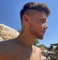 read profile (Roys ) - Acompañantes masculino in Doha Photo 8 of 14