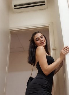 Roz - escort in Beirut Photo 1 of 4