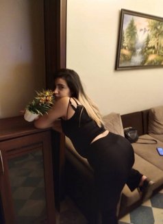Roz - escort in Erbil Photo 2 of 2