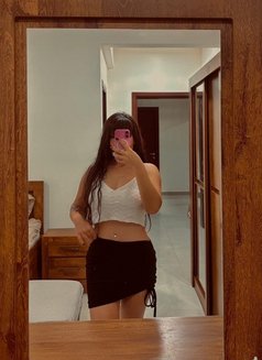 Roza - puta in Muscat Photo 8 of 18