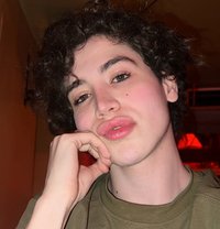 Roza - Transsexual escort in Beirut Photo 1 of 2