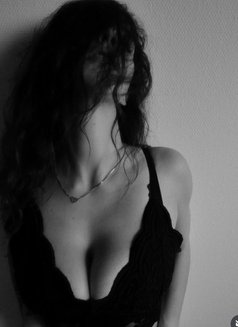 Roza - escort in Bali Photo 15 of 17