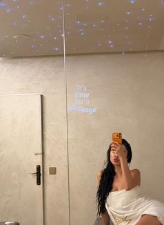 Roza - escort in Bali Photo 2 of 17