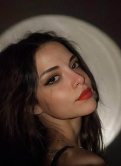 Rozaa - escort in Beirut Photo 3 of 10