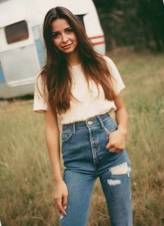 Roze - escort in Beirut Photo 10 of 13