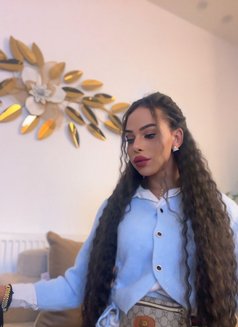 Rozena - Transsexual escort in Dammam Photo 2 of 5