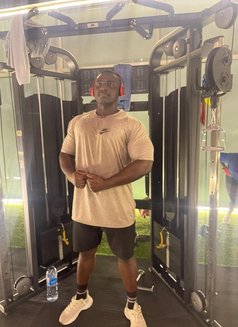 Rozey - Male escort in Dubai Photo 1 of 1