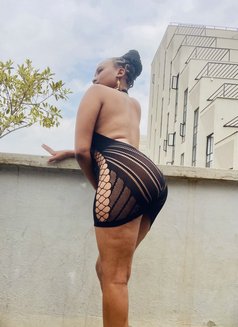 Rozie - escort in Nairobi Photo 1 of 8