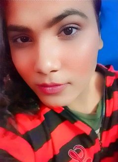 Rozisen - Transsexual adult performer in New Delhi Photo 2 of 2