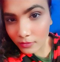Rozisen - Intérprete transexual de adultos in New Delhi