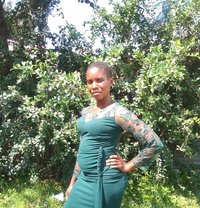Rozline - puta in Kisumu