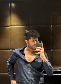 Ru Ru - Acompañantes masculino in Mumbai Photo 1 of 6