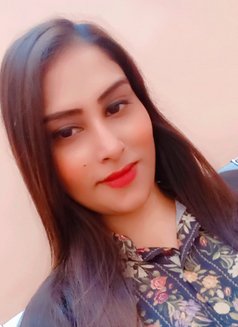 Rubi - puta in Karāchi Photo 2 of 6