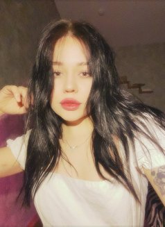 Rubi - escort in Hong Kong Photo 1 of 12