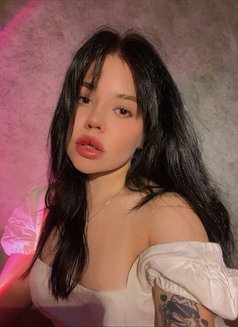 Rubi - escort in Hong Kong Photo 2 of 12