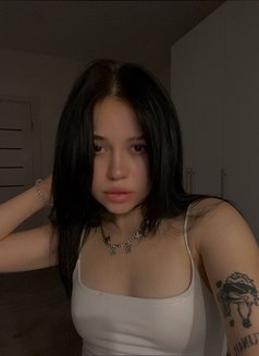 Rubi - escort in Hong Kong Photo 4 of 12