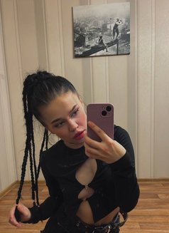 Rubi - escort in Hong Kong Photo 7 of 12