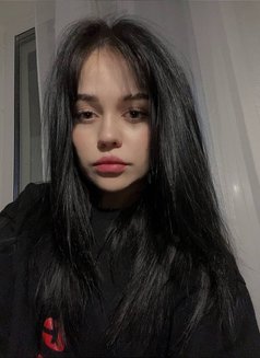 Rubi - escort in Hong Kong Photo 9 of 12