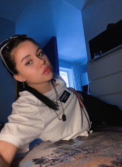 Rubi - escort in Hong Kong Photo 11 of 12