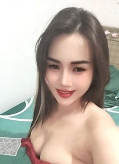 Rubi - escort in Abu Dhabi Photo 3 of 4