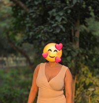 Rubina Singh Cam and real meet - puta in Gurgaon