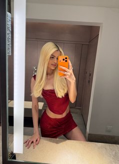 Ruby - escort in Dubai Photo 1 of 6